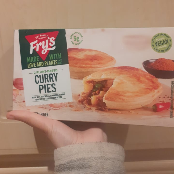 photo of Fry's Family Food 2 Curry Pies shared by @plantbasedpisces on  02 Dec 2021 - review