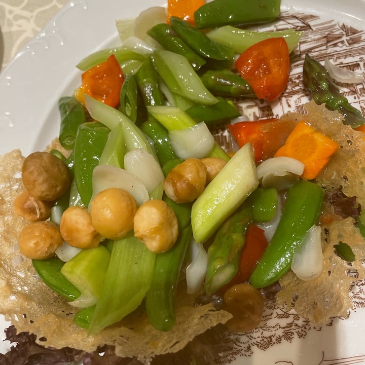 photo of LingZhi Vegetarian - Liat Towers Sauteed Honshimeiji Mushroom with Asparagus, Macademia Nut, Fresh Lily Bulb and Boletus in Crispy Basket shared by @healthywithakriti on  08 Feb 2022 - review