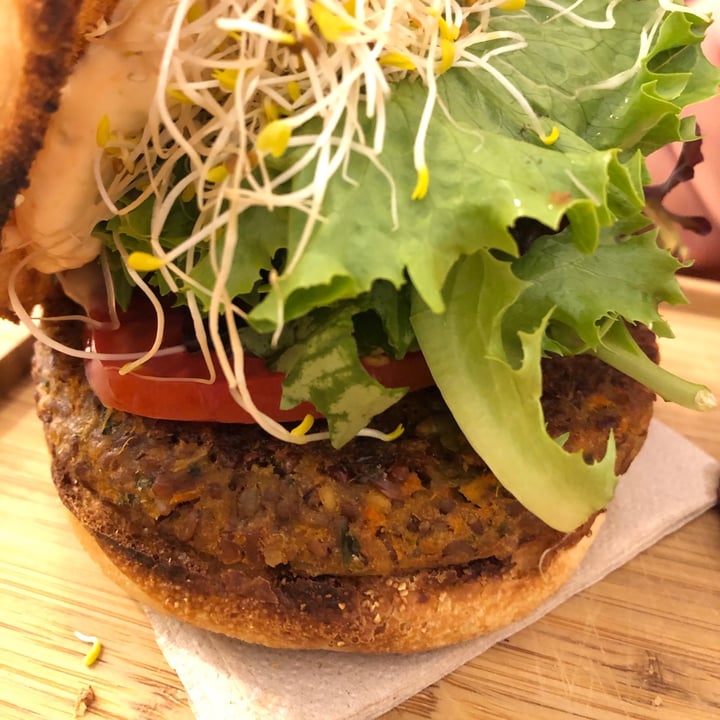 photo of Almalibre Açaí Bar Hamburguesa de arroz y tempeh shared by @yessikalanda on  31 Aug 2020 - review