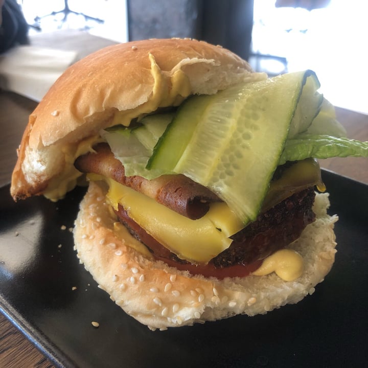 photo of Hudsons The Burger Joint (Green Point) The Houdini Burger shared by @capetownmatt on  07 Oct 2019 - review