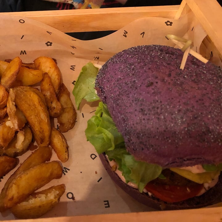 photo of Flower Burger Flower Burger shared by @camil1a on  12 Dec 2021 - review