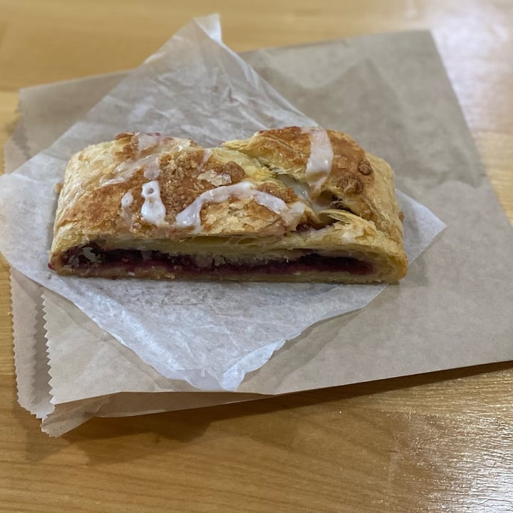 photo of Sweetpea Baking Co. Mixed Berry Strudel shared by @knorthway on  31 May 2022 - review