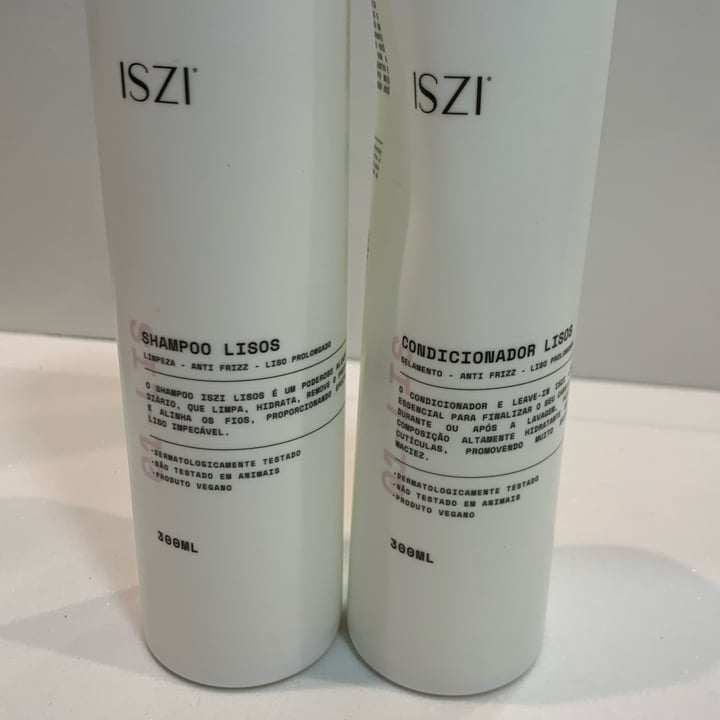 photo of Iszi Shampoo Lisos shared by @patriciakhoury on  17 Apr 2022 - review