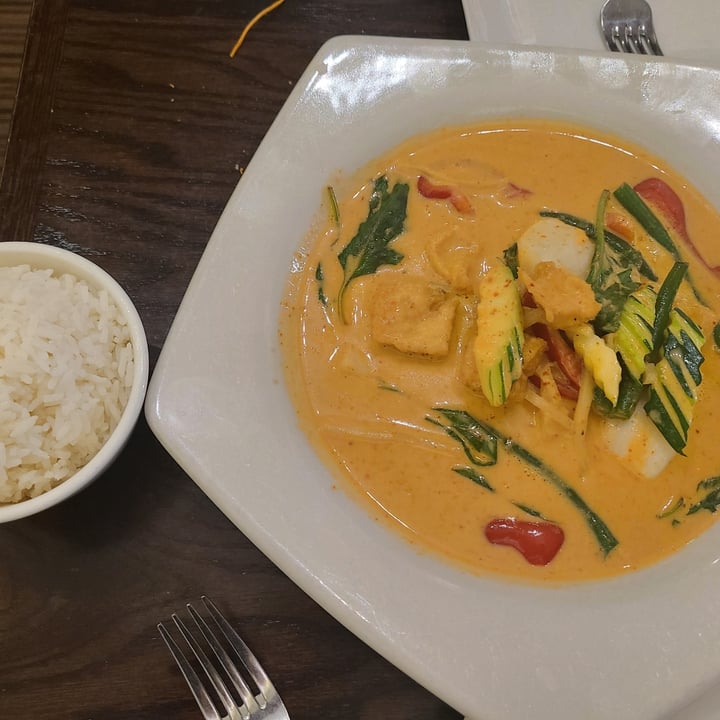 review photo of Thai Basil Restaurant Thai Red Curry shared by @nee2 on 20 Oct 2022 - review