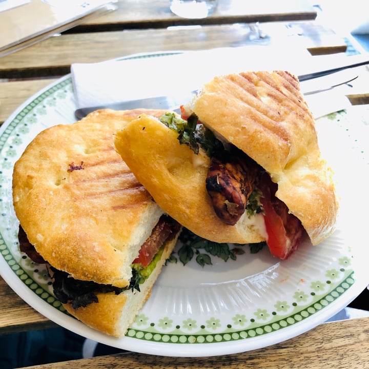 photo of Café Rotkehlchen Tempeh Keese Foccacia shared by @anasha on  06 Aug 2020 - review
