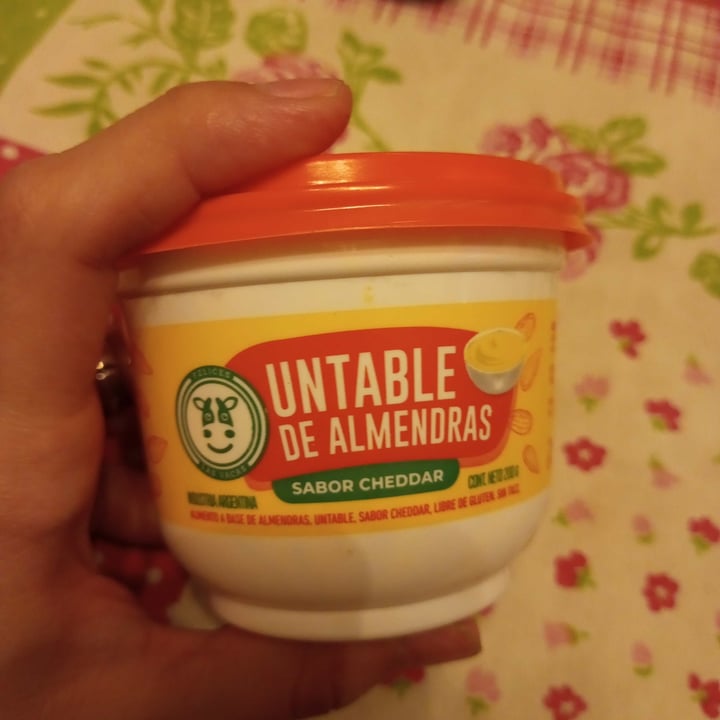 photo of Felices Las Vacas Untable de Almendras Sabor Cheddar shared by @daiii29 on  06 Feb 2022 - review