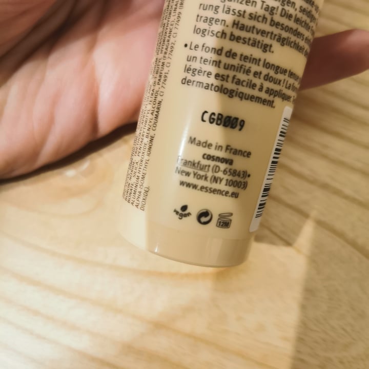 photo of Essence Cosmetics Stay All Day 16h Long Lasting Foundation shared by @murderdollie on  24 Oct 2021 - review