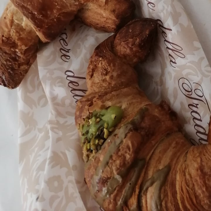 photo of Ratatouille Vegan Food Croissant Al Pistacchio shared by @multidurso on  07 Dec 2020 - review