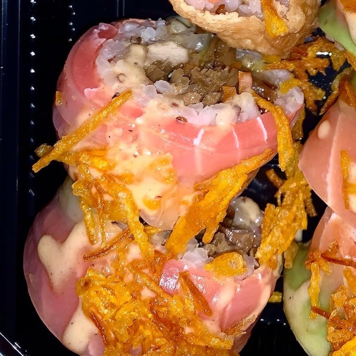 photo of Vegan Meat & Sushi Vegetalien Printemps Roll shared by @lavejeanne on  12 Dec 2021 - review