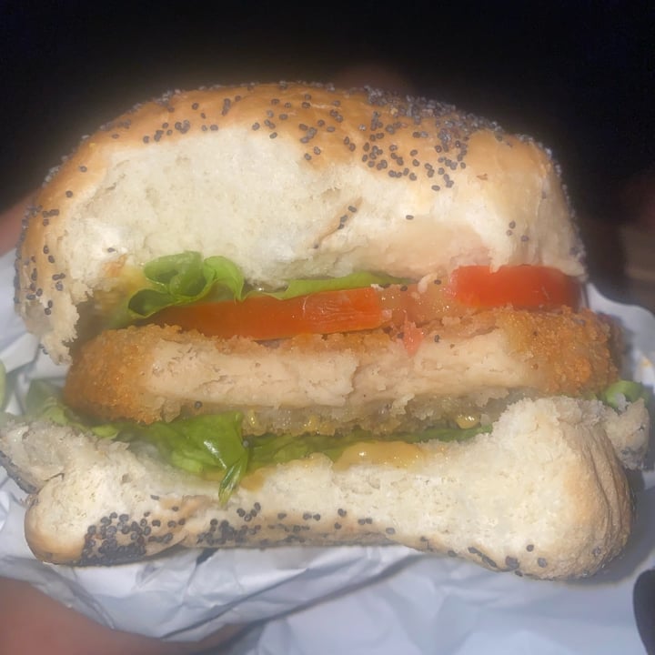 photo of YPF Nordelta Hamburguesa Not Chiken Cryspy shared by @zahatravi on  14 Apr 2022 - review