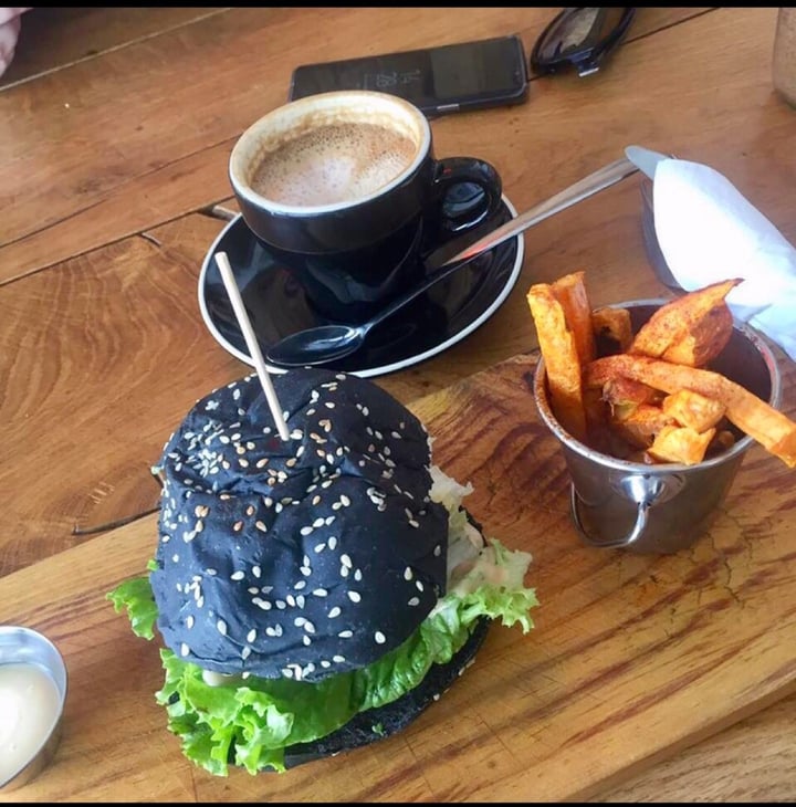 photo of Scheckter's RAW Gourmet Best Vegan Burger (BVB) shared by @theconscioushustle on  25 Aug 2019 - review