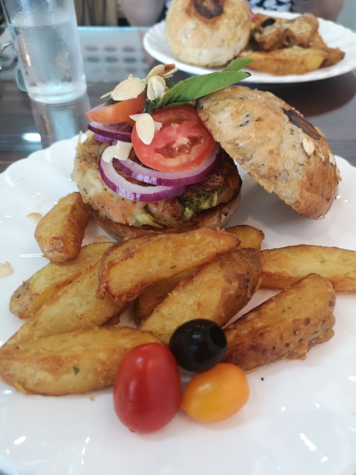photo of Heaven Burger Mixed Vegetable Burger shared by @cloe on  23 Nov 2019 - review