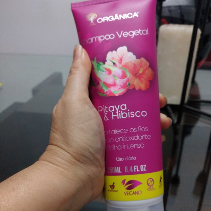 photo of Orgânica Shampoo Vegetal Pitaya & Hibisco shared by @cristianecoradi on  26 Mar 2022 - review