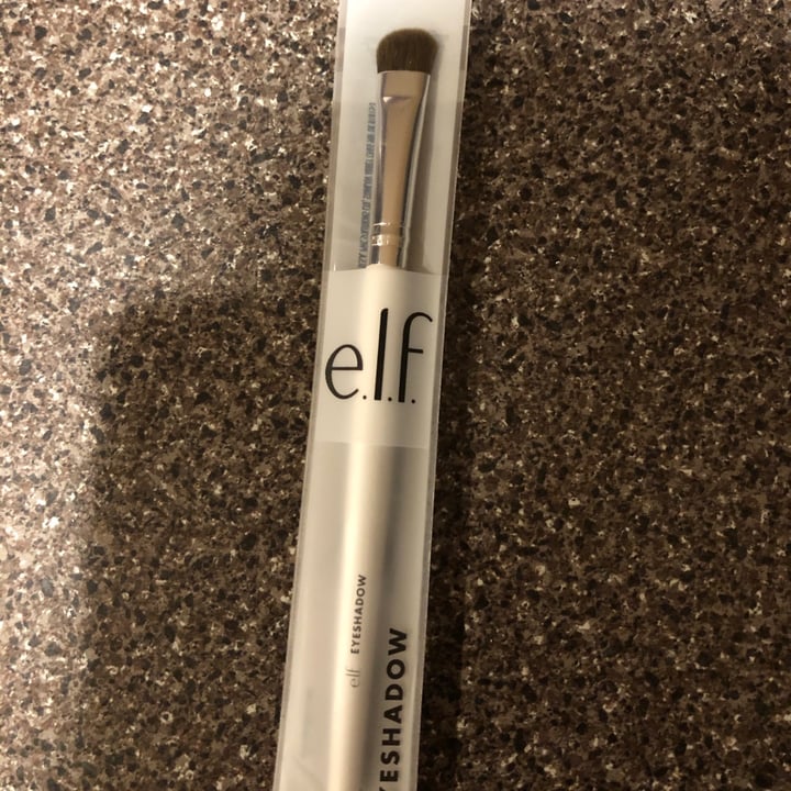 photo of e.l.f. Cosmetics Eyeshadow brush shared by @marshacirrito on  20 Feb 2021 - review