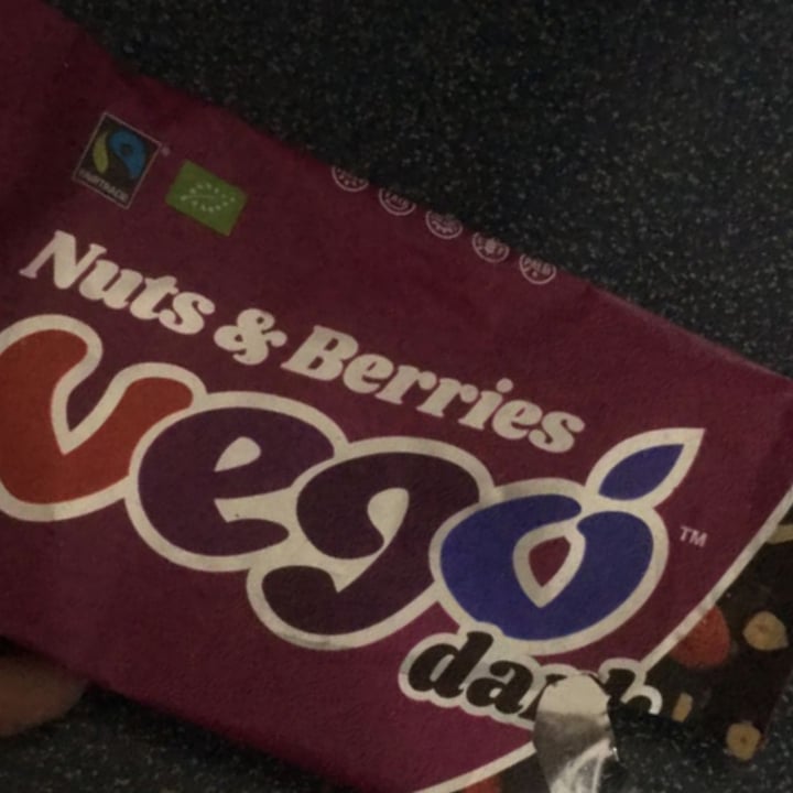 photo of Vego Nuts And Berries Vego Dark shared by @cumpledesusana23 on  29 Jun 2021 - review