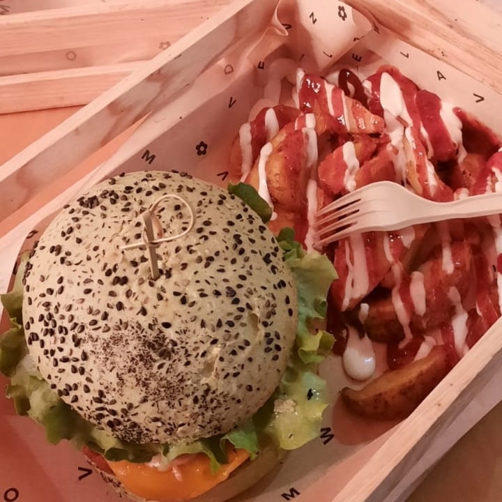 review photo of Flower Burger Jungle Burger shared by @m4nfr3 on 03 Apr 2022 - review