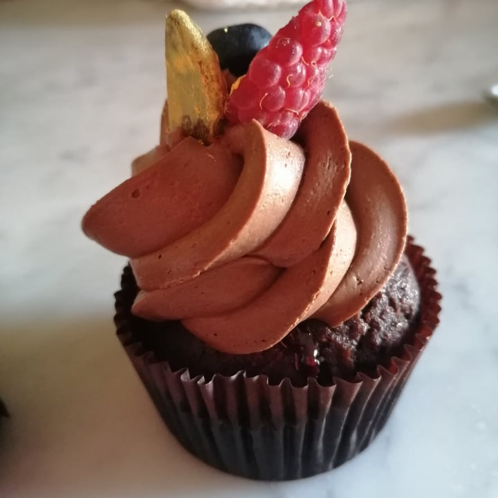 photo of Tauer Bakery Cupcake Foresta Nera shared by @bettazara on  09 Sep 2020 - review