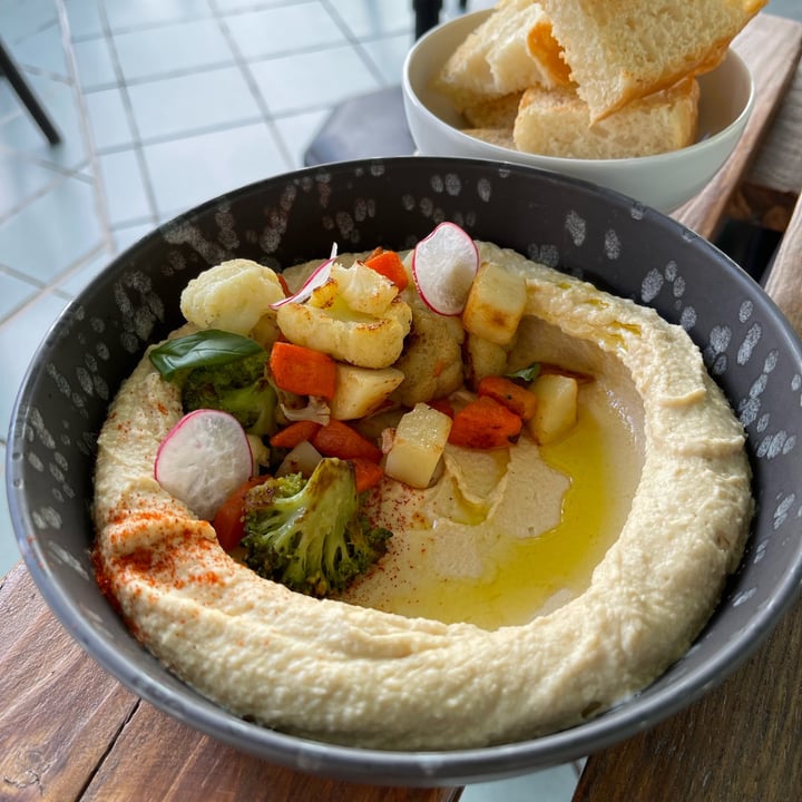 photo of BuenaVida 100% Vegan Pita, Hummus shared by @martinadibernardo on  29 Apr 2022 - review