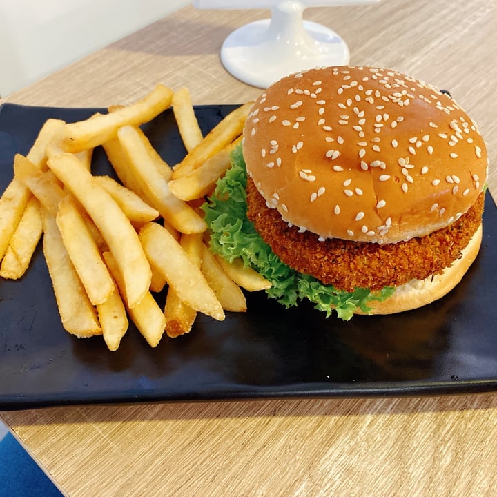 photo of GreenDot - NEX Black Pepper Soya Burger with Fries shared by @carboholic on  24 Mar 2021 - review