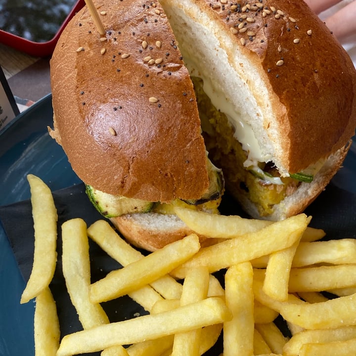 photo of Sbionta cheese-burger vegan shared by @antoanto on  01 Nov 2022 - review