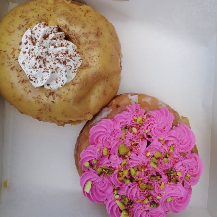 photo of Delish Vegan Doughnuts Donut canela y panela shared by @exa on  23 Jun 2022 - review