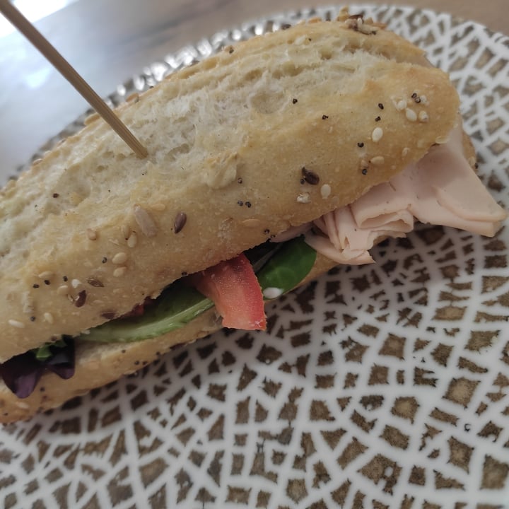 photo of La Veggisseria Bocadillo Vegetal Tipo York shared by @jordimarta on  30 Jun 2022 - review