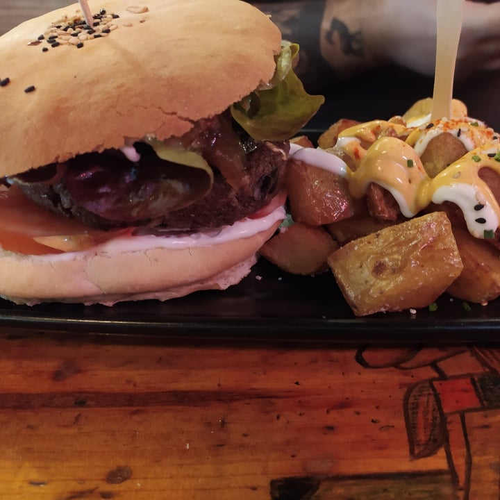 photo of VeganCatBar Black Cat Burger shared by @teysis on  10 Dec 2020 - review