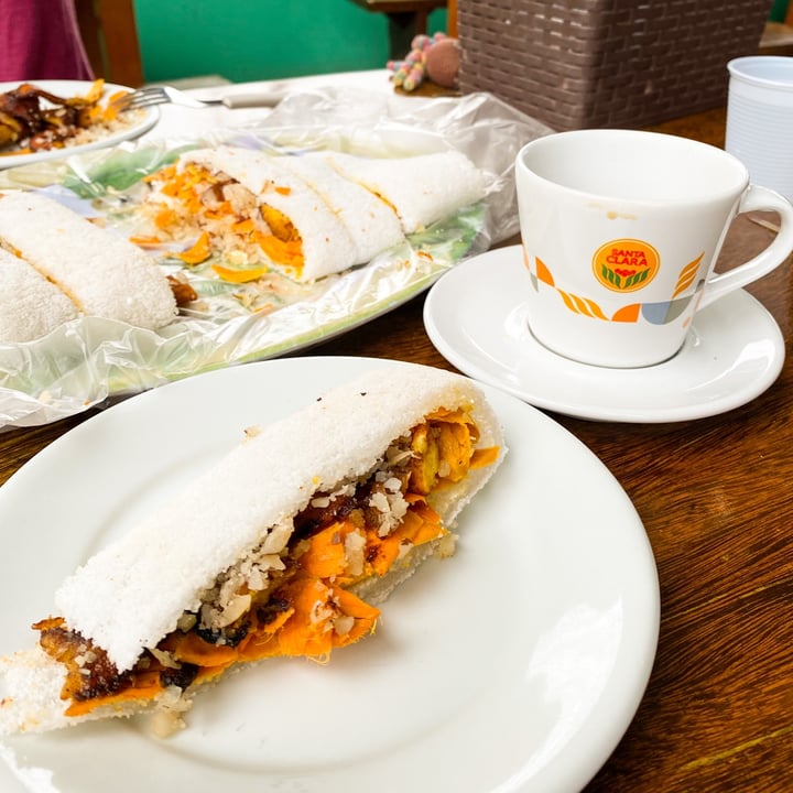 photo of Café Regional Priscila Ponta Negra, Manaus/AM Tapioca com tucumã, castanha e banana shared by @barbaraannitza on  16 Jul 2021 - review