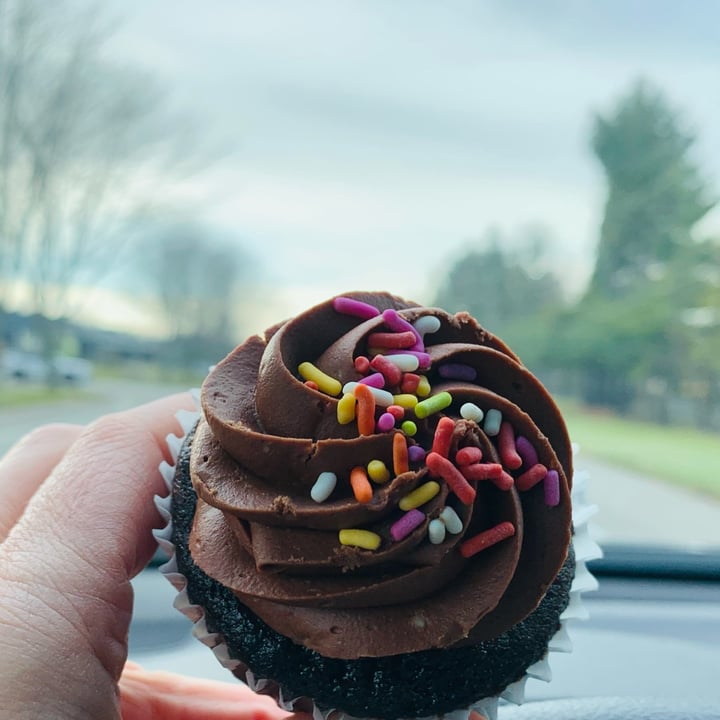 photo of Rainbow Bakery Chocolate Sprinkle Cupcake shared by @allhess on  17 Dec 2021 - review