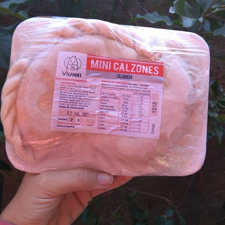 review photo of Veganuel Mini Calzón De Calabreza shared by @fatimafit on 30 Jul 2021 - review
