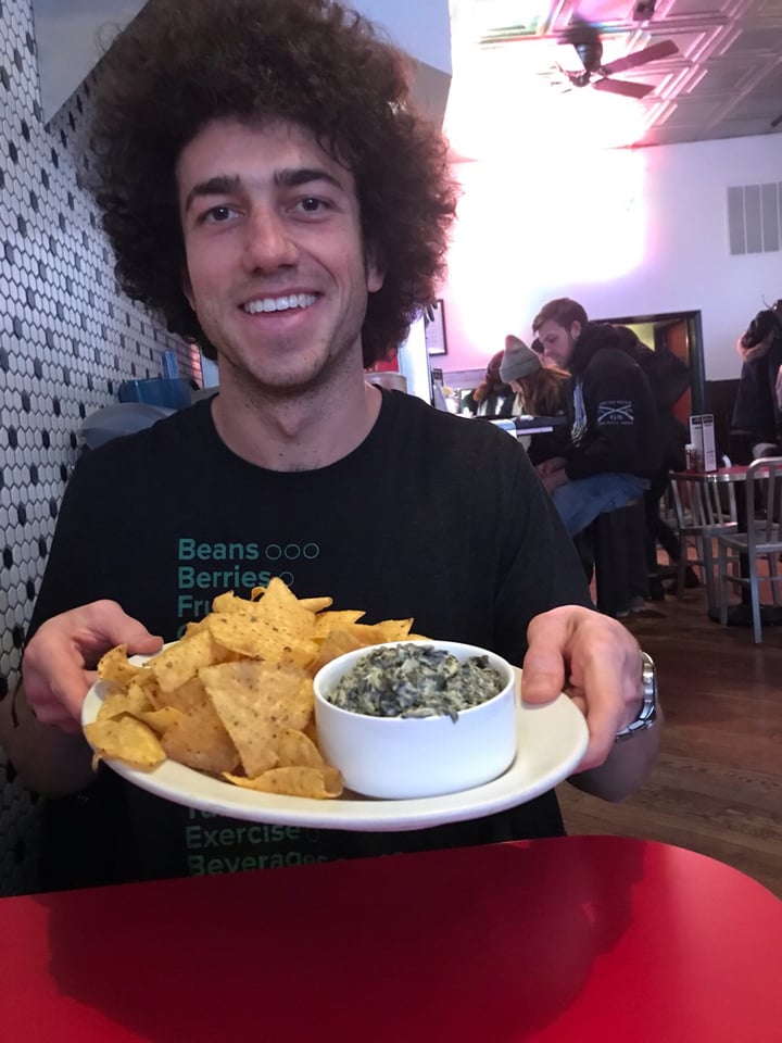 photo of Chicago Diner Spinach Artichoke Dip shared by @tryingveganwithmario on  04 Mar 2019 - review
