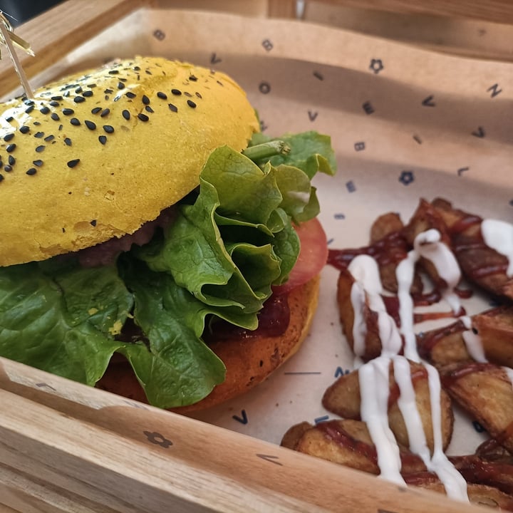 Flower Burger Bologna, Italy Spicy Cecio Review abillion