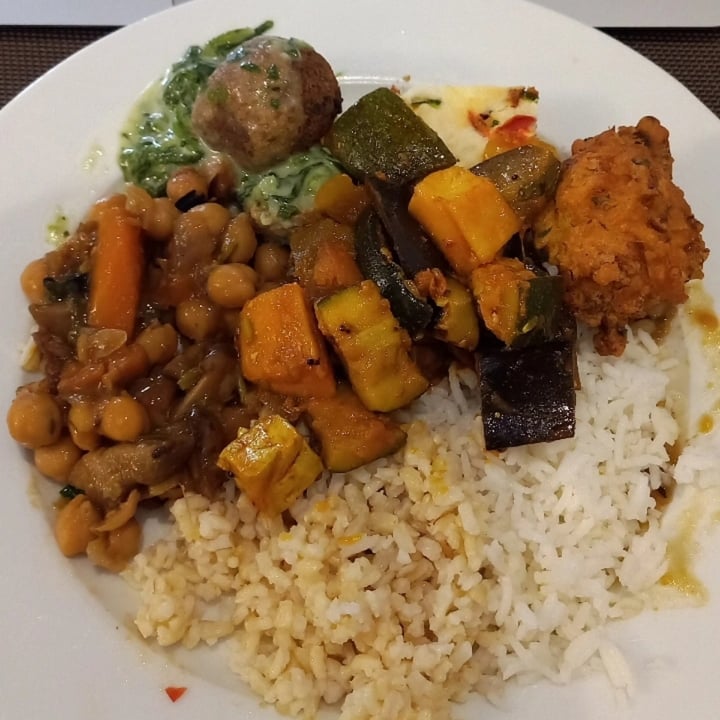 photo of Jardim Das Cerejas Restaurante Vegetariano Lda Buffet shared by @urcoolveganfriend on  28 Oct 2021 - review