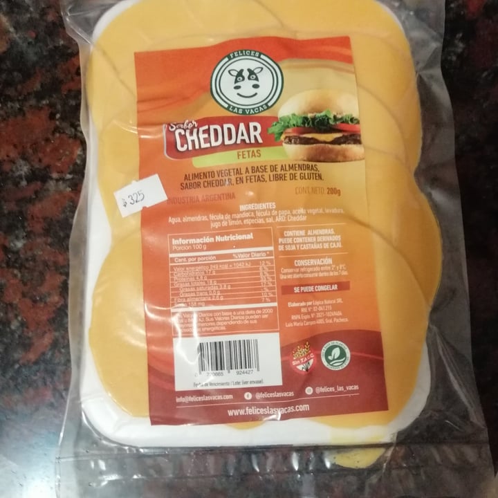 photo of Felices Las Vacas Queso Cheddar en Fetas shared by @lucianapulvirenti on  06 Aug 2021 - review
