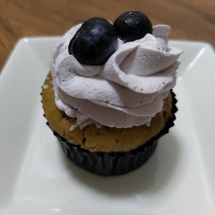 photo of Heart & Halo - Vegan & Vegetarian Bakery Vegan Blueberry Cupcake shared by @stevenneoh on  05 Aug 2021 - review