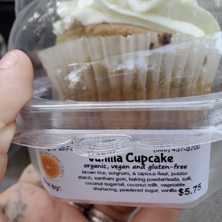 photo of Right Path Organic Cafe Vanilla cupcake shared by @sarbear420 on  01 Aug 2021 - review