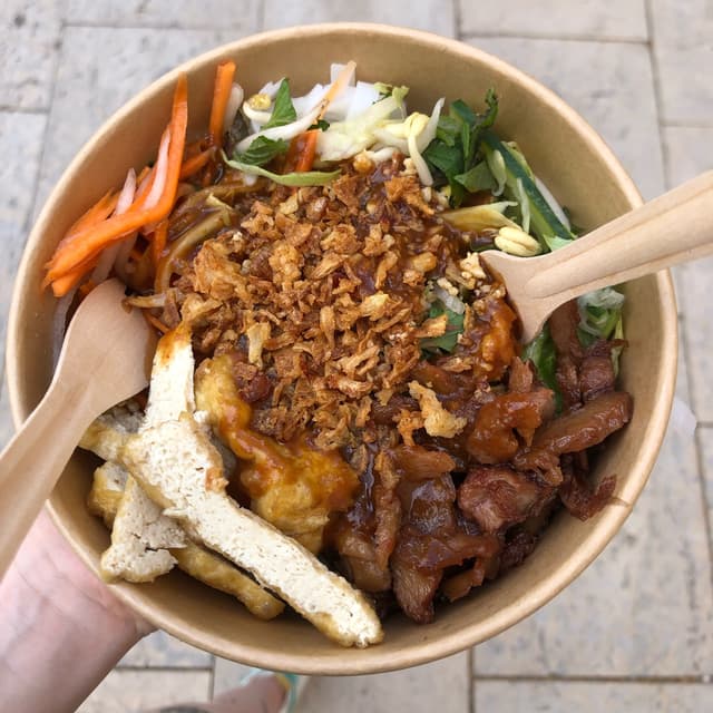 Photo du plat “Phở trộn”