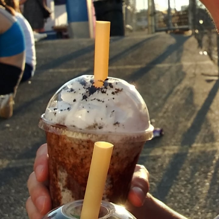 photo of Veg Out Plant Based Burgers & Shakes Cookies n Creme shake shared by @elvis08 on  16 Aug 2022 - review