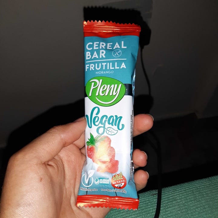 review photo of Pleny Barra de cereales con frutilla shared by @nicki18 on 02 Feb 2022 - review