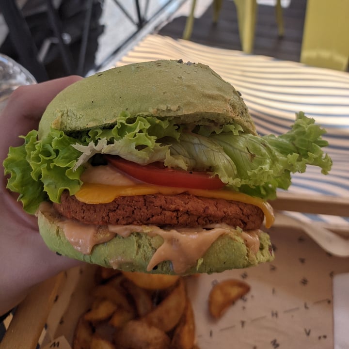 photo of Flower Burger Jungle Burger shared by @bratkart0ffel on  24 May 2022 - review