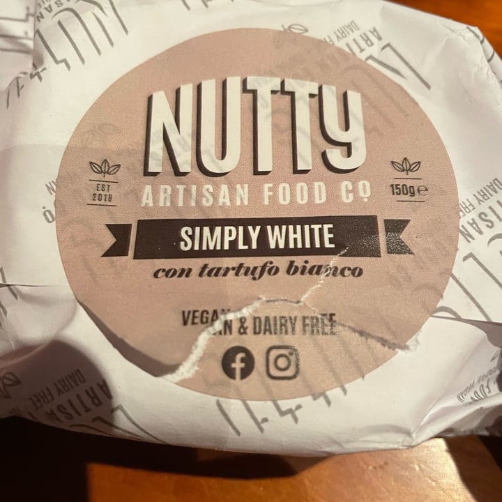 photo of Nutty Artisan Foods Simply White Con Tartufo Bianco shared by @ibaivegan on  11 Aug 2022 - review