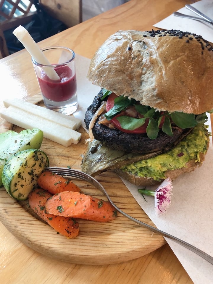 review photo of Tónico 12 Hamburguesa De Portobello shared by @maydego on 09 Dec 2019 - review