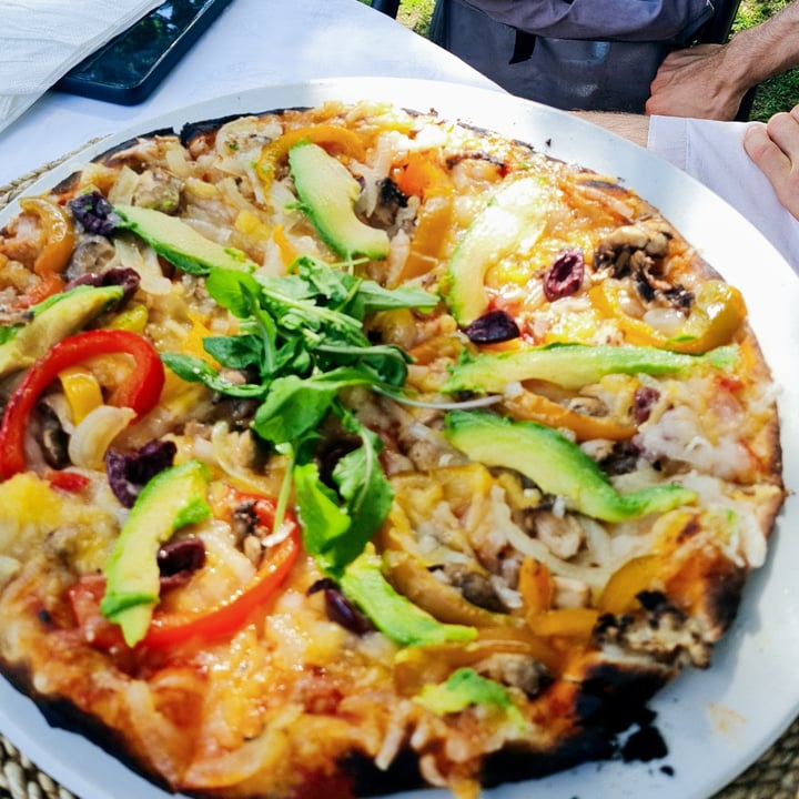 photo of Leafy Greens Vegan Pizza shared by @vegankitchensa on  18 Apr 2022 - review