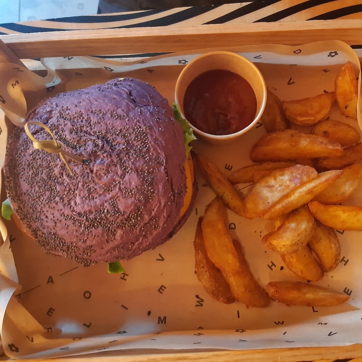 photo of Flower Burger Cheesy Cecio shared by @ilabonvy on  21 May 2022 - review