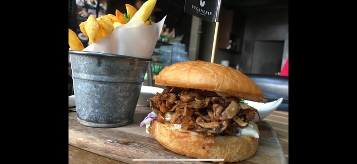 photo of VEGANERIE Concept Pulled Pork Burger shared by @giveafudge2day on  27 Nov 2019 - review