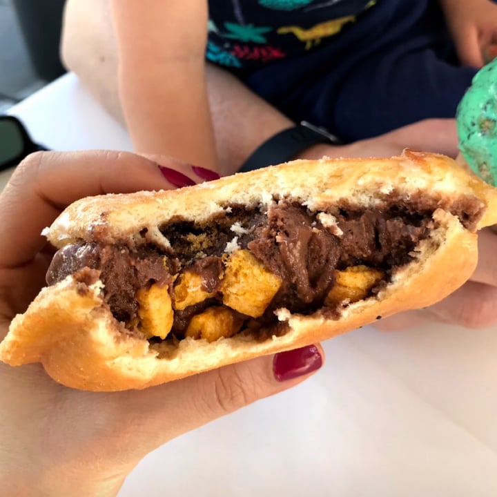 review photo of Afters Ice Cream Vegan Milky Bun Stuffed With Vegan Oreo Chocolate Ice Cream And Captain Crunch shared by @tacoflavoredkisses on 12 Jan 2021 - review