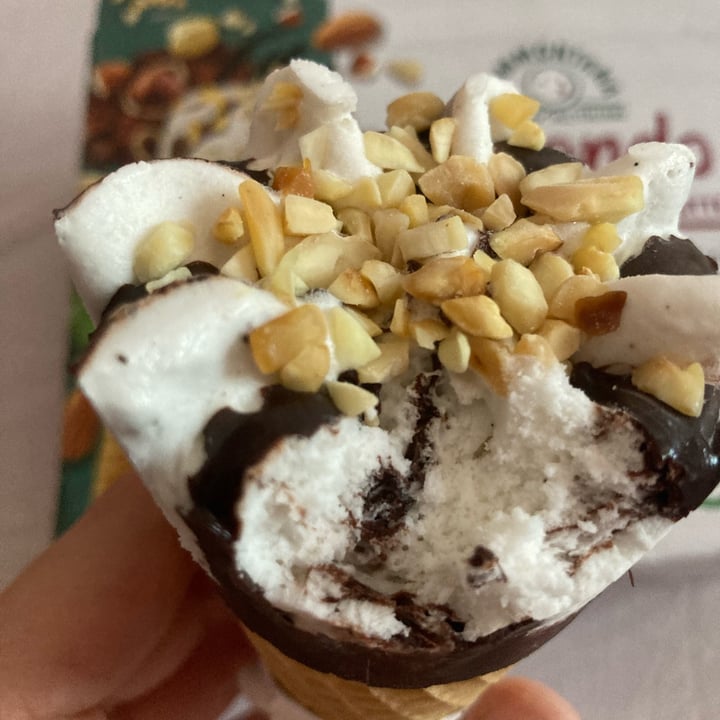 photo of Sammontana cono vaniglia, cacao e nocciola shared by @giusferrara on  03 Jul 2022 - review