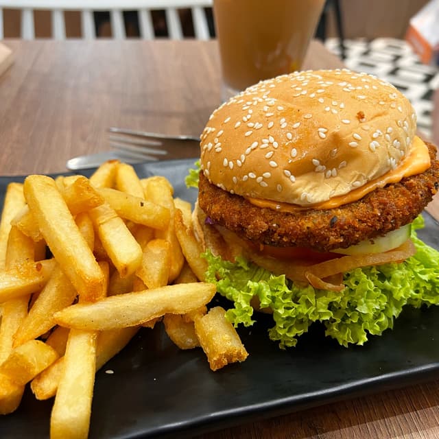 菜肴“Andalusian Tomato Sauce Soy Burger”的照片