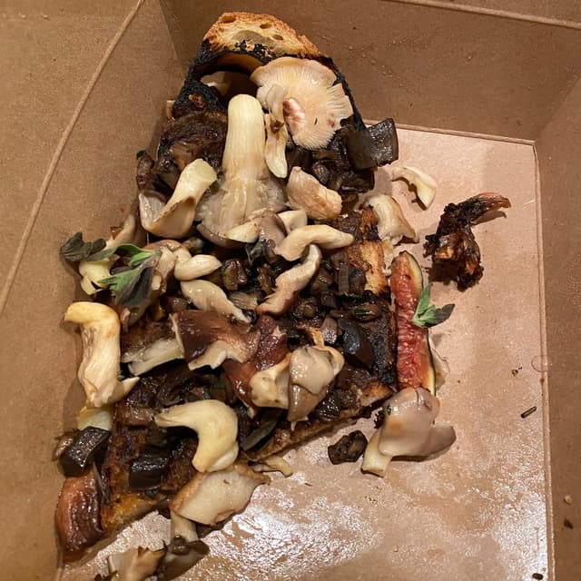 Foto del piatto “Wild Mushroom Toast”