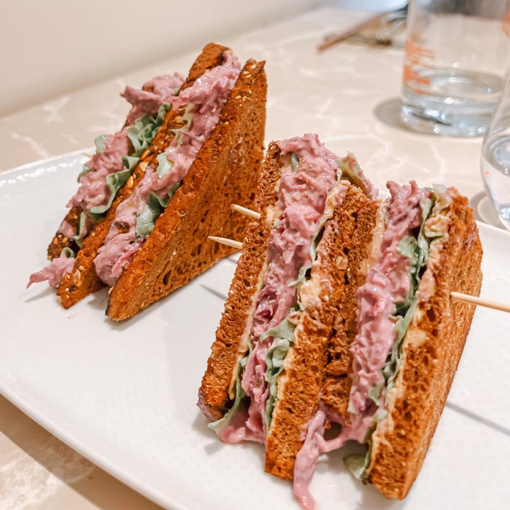photo of Linfa Milano - Eat Different Club Sandwich Plant Based shared by @vittoriatomassini on  02 Apr 2022 - review